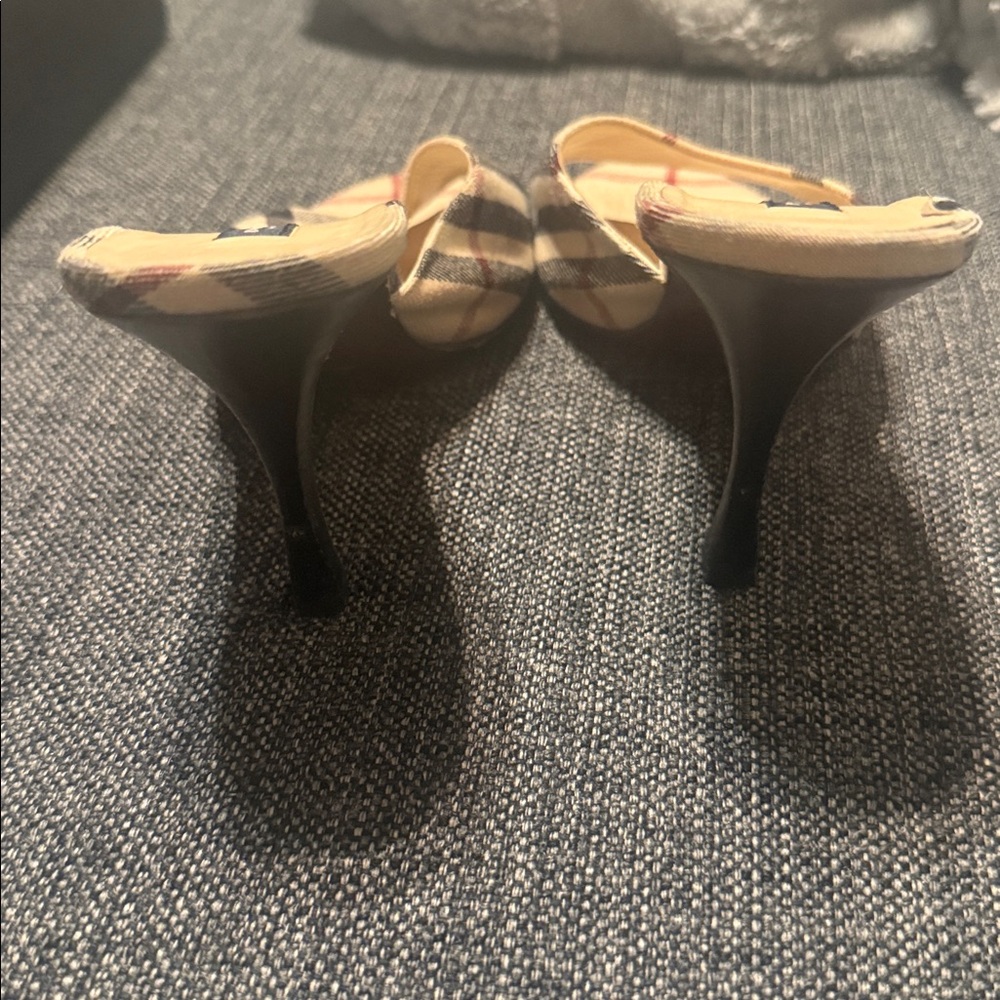 Burberry plaid  Barbie slides 7.5 - Picture 8 of 9